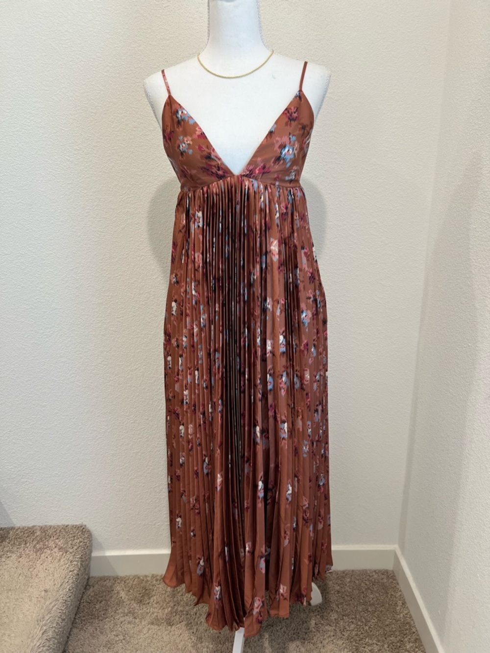 BHLDN Maya Pleated V-Neck Midi Dress - Picture 4 of 16